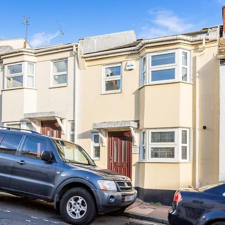 Modern Mews House With Free Parking Space, And Patio By Huluki Sussex Stays Brighton Kültér fotó