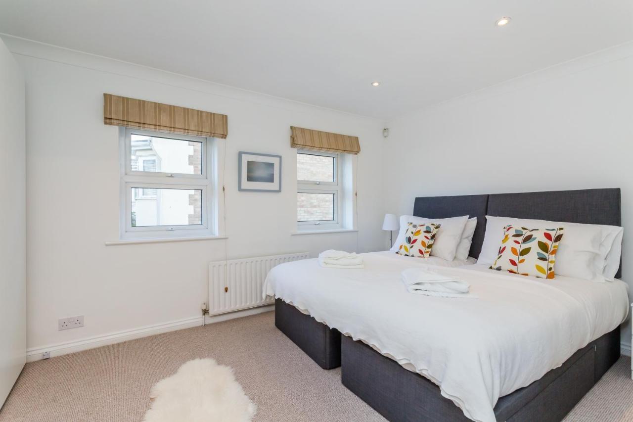 Modern Mews House With Free Parking Space, And Patio By Huluki Sussex Stays Brighton Kültér fotó