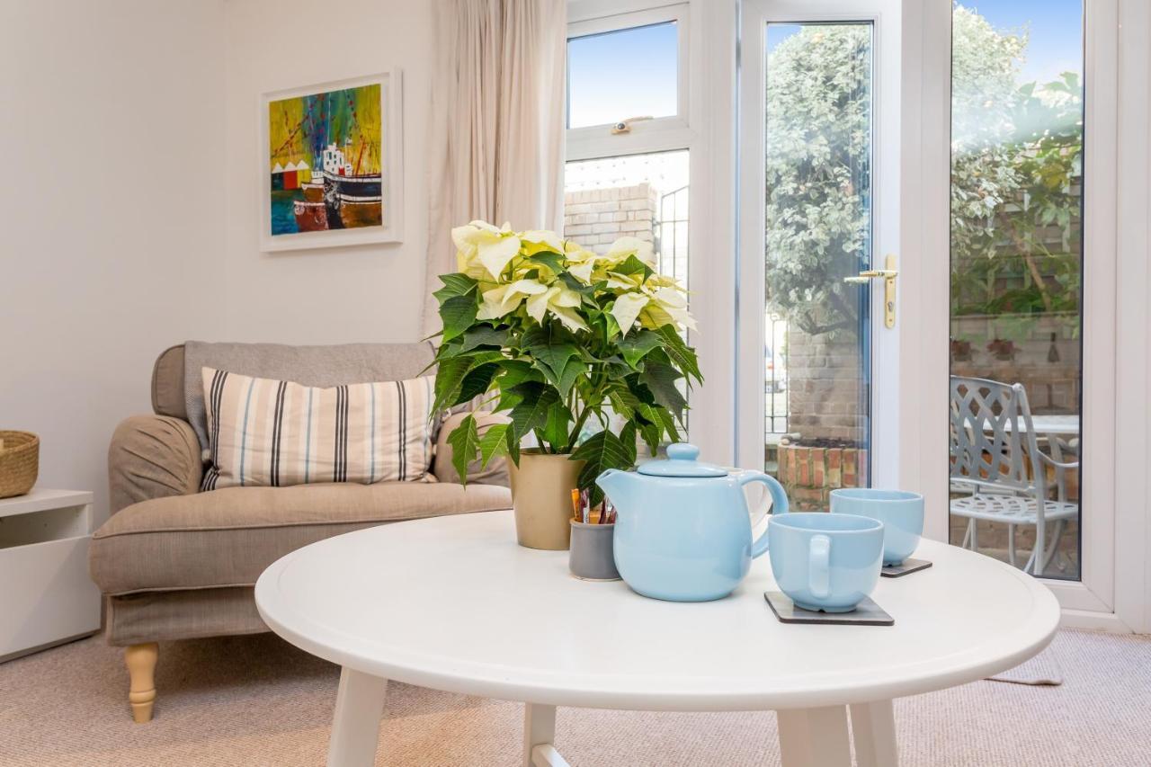 Modern Mews House With Free Parking Space, And Patio By Huluki Sussex Stays Brighton Kültér fotó
