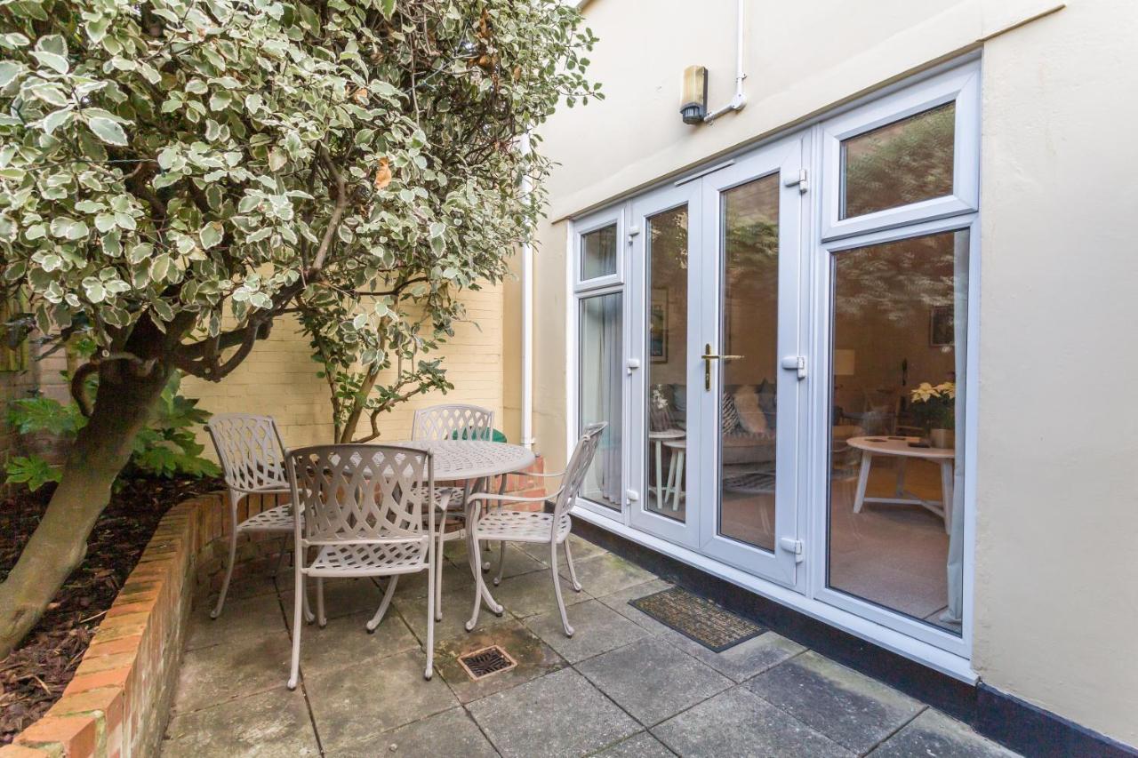 Modern Mews House With Free Parking Space, And Patio By Huluki Sussex Stays Brighton Kültér fotó